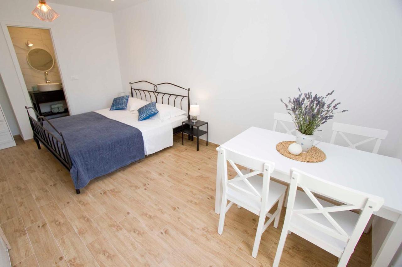 Apartmani Rustica ตราสนิสเซ ภายนอก รูปภาพ