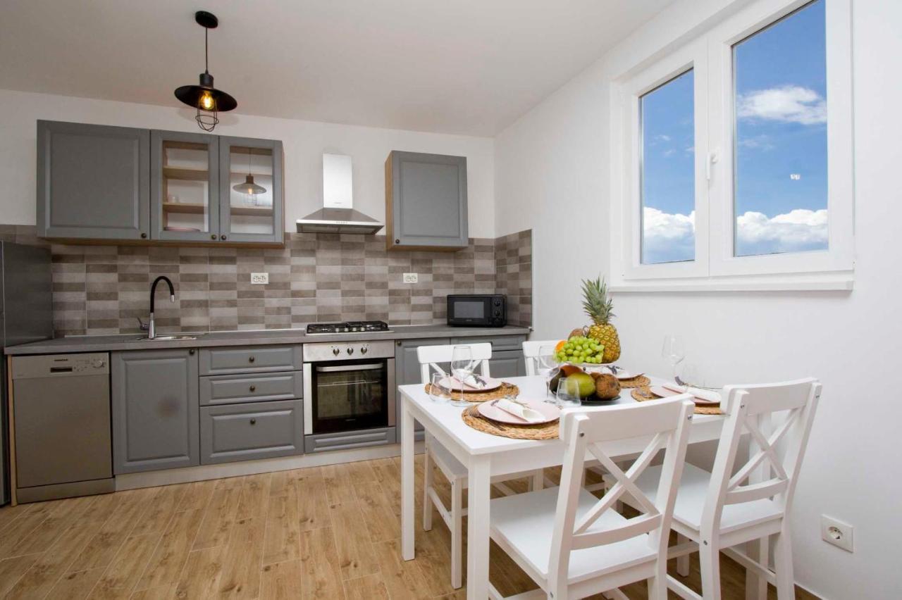 Apartmani Rustica ตราสนิสเซ ภายนอก รูปภาพ