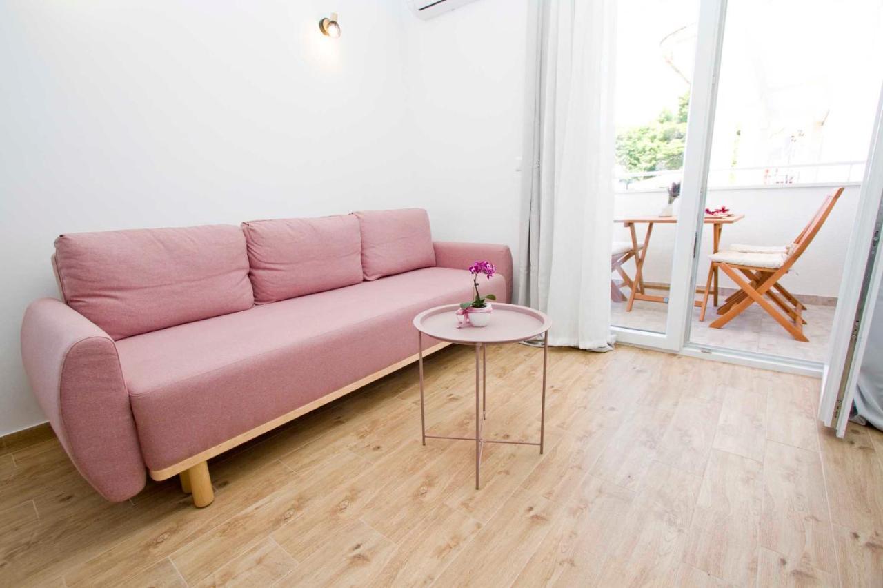 Apartmani Rustica ตราสนิสเซ ภายนอก รูปภาพ