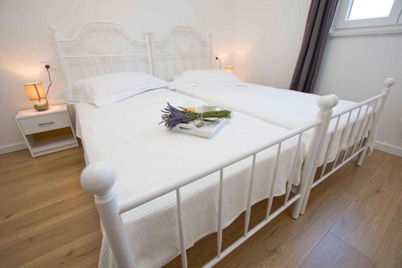 Apartmani Rustica ตราสนิสเซ ภายนอก รูปภาพ