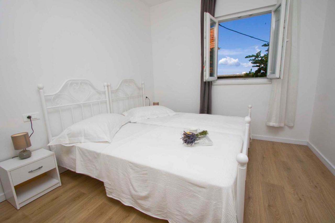 Apartmani Rustica ตราสนิสเซ ภายนอก รูปภาพ