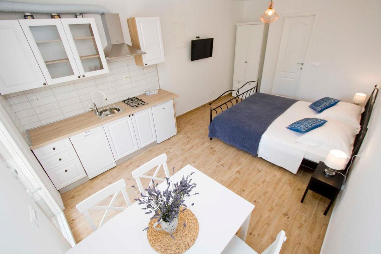 Apartmani Rustica ตราสนิสเซ ภายนอก รูปภาพ