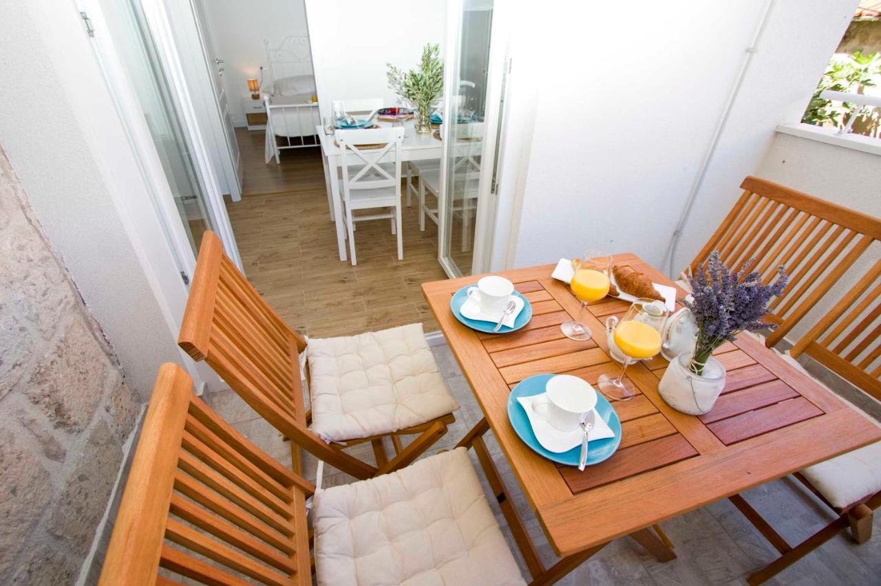 Apartmani Rustica ตราสนิสเซ ภายนอก รูปภาพ