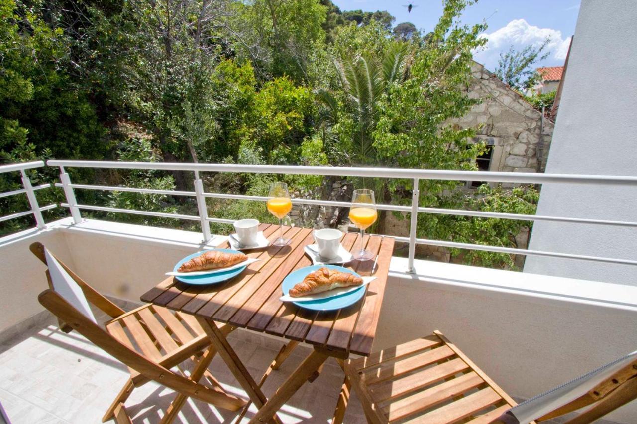 Apartmani Rustica ตราสนิสเซ ภายนอก รูปภาพ