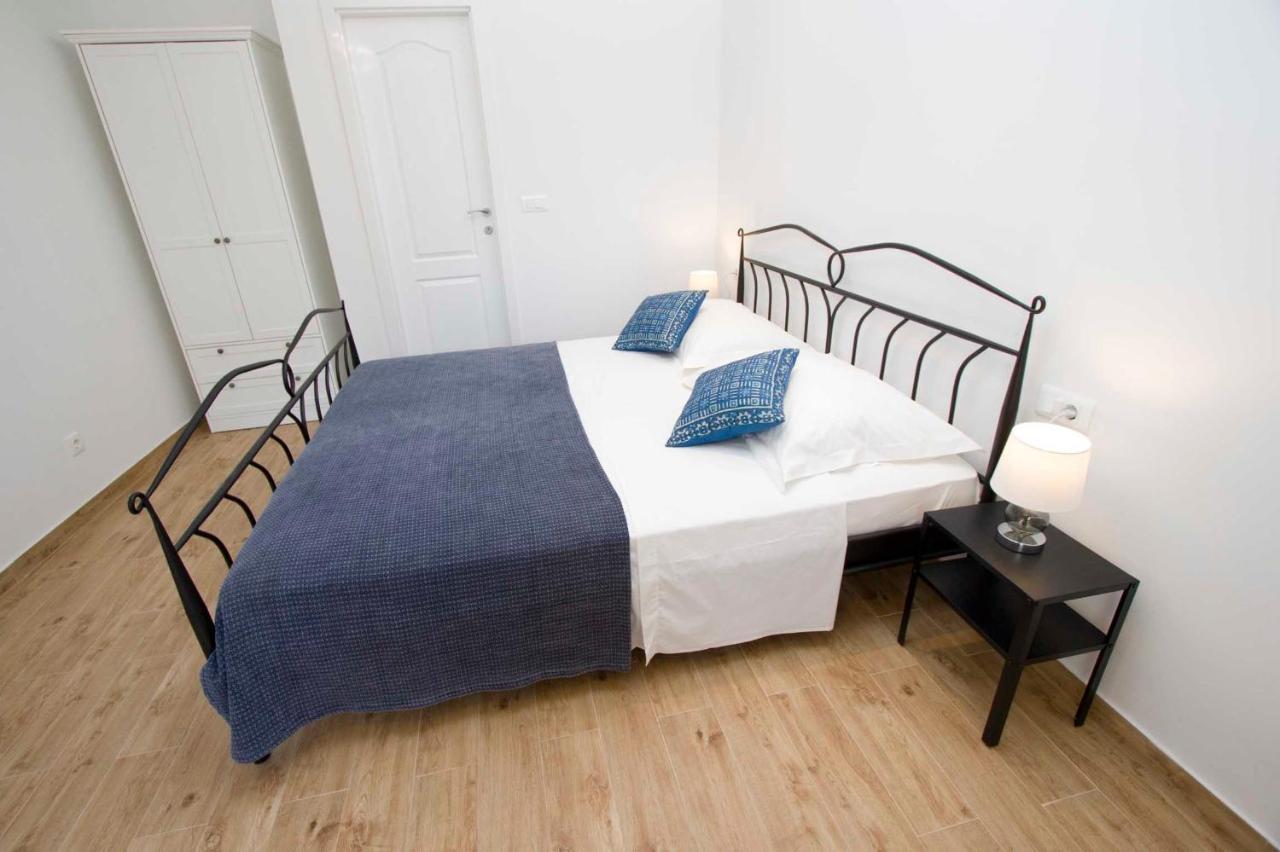 Apartmani Rustica ตราสนิสเซ ภายนอก รูปภาพ