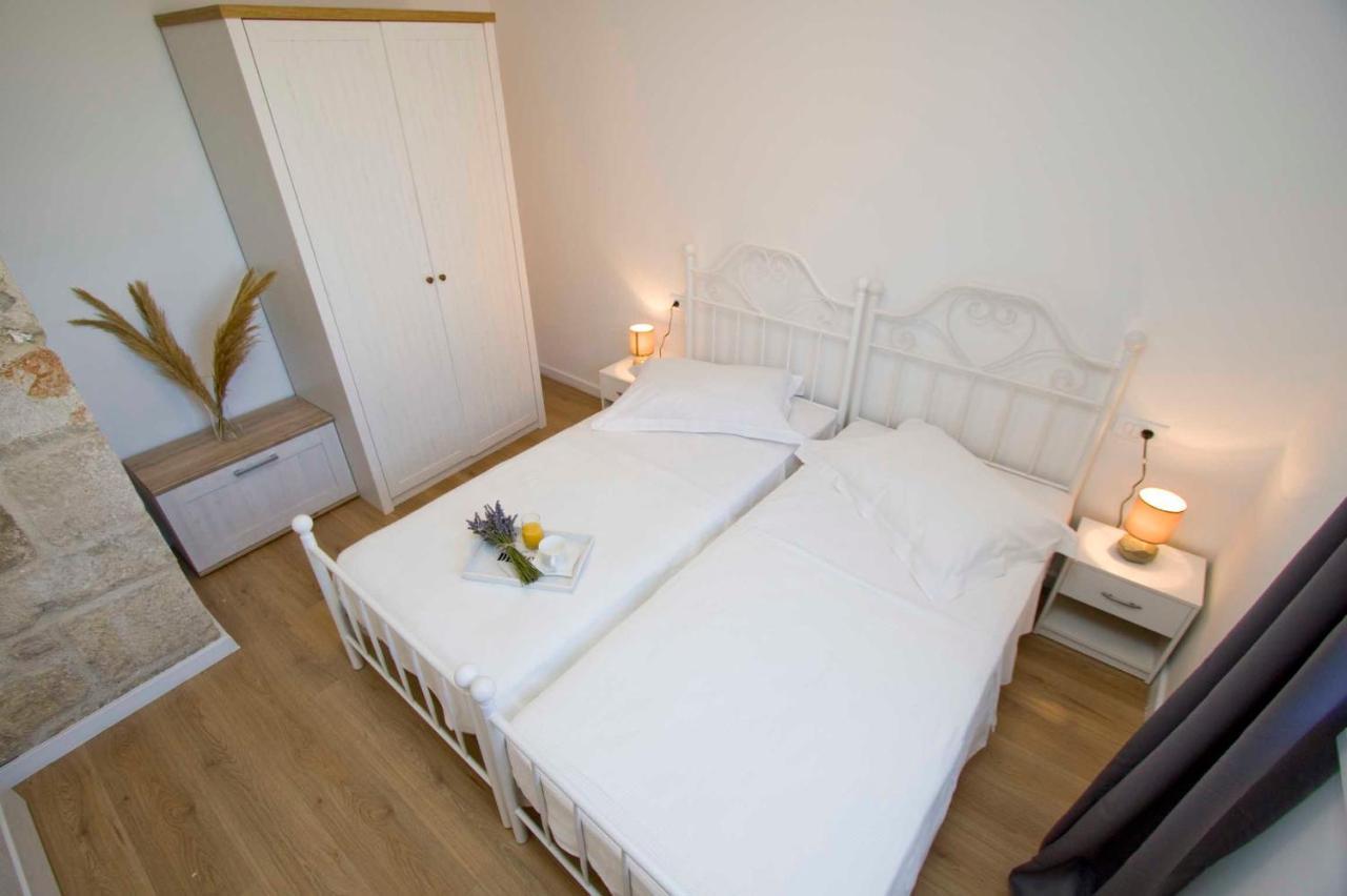 Apartmani Rustica ตราสนิสเซ ภายนอก รูปภาพ