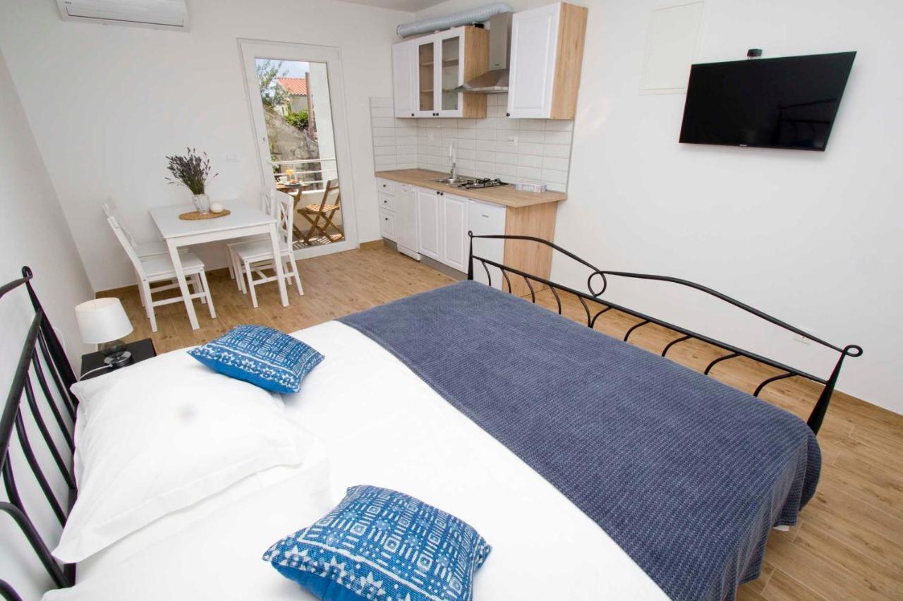 Apartmani Rustica ตราสนิสเซ ภายนอก รูปภาพ